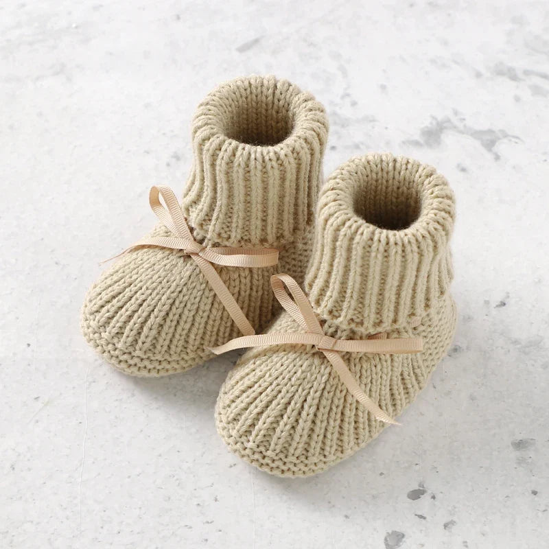 Newborn Baby Shoes Knitted Infant Girls Boys Boots Cute Butterfly-Knot Toddler Walk Bed Shoes Warm 0-18M Accessories Hats Gloves